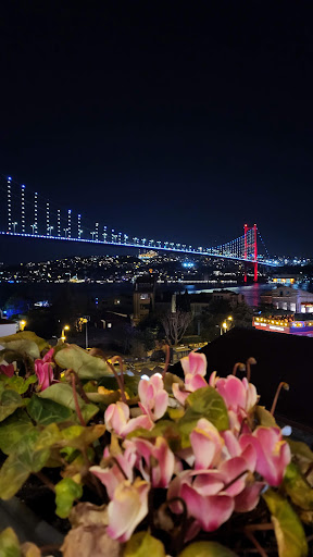 Buket Oezbek tarafından paylaşılan restoran sofrası