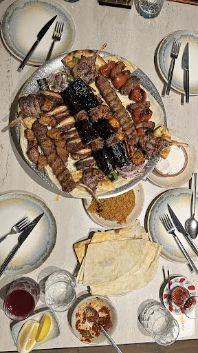Leo Chen tarafından paylaşılan restoran sofrası