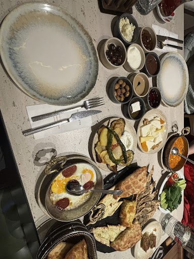 Muaz Yıldırım tarafından paylaşılan restoran sofrası