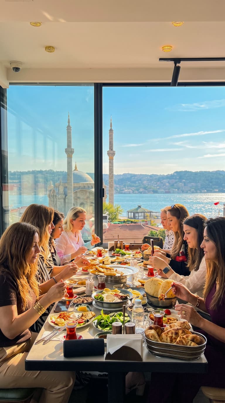 Boğaz manzarasında kahvaltı keyfi